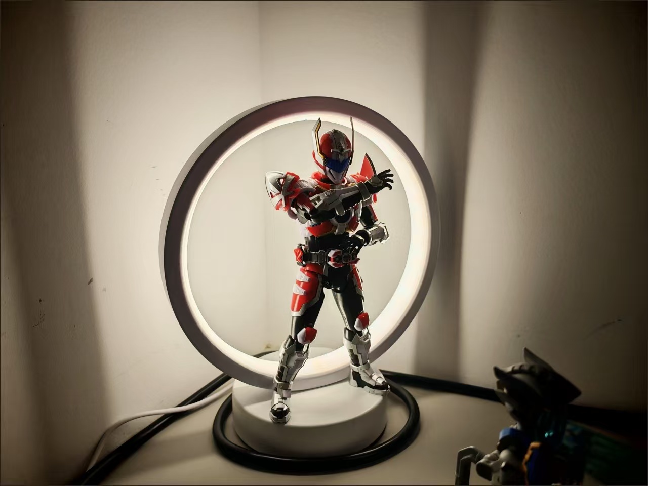 Led Ring Light - โคมไฟทรงวงแหวนแบบเรียบง่าย รุ่นไฟกลางคืน และโคมไฟตกแต่งเพิ่มเติม